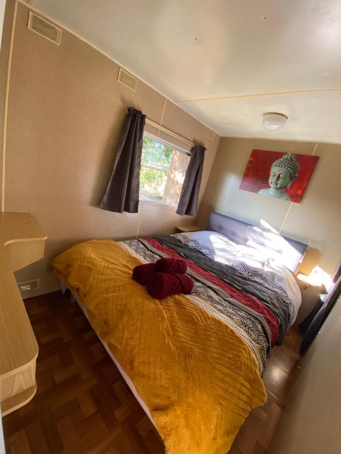 Mobilhome Sous Chalet En Bois A La Ferme Josnes Exterior photo