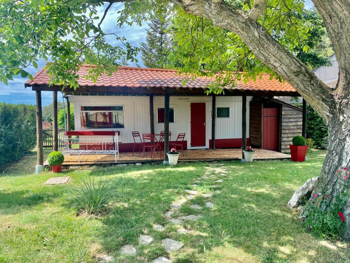 Mobilhome Sous Chalet En Bois A La Ferme Josnes Exterior photo