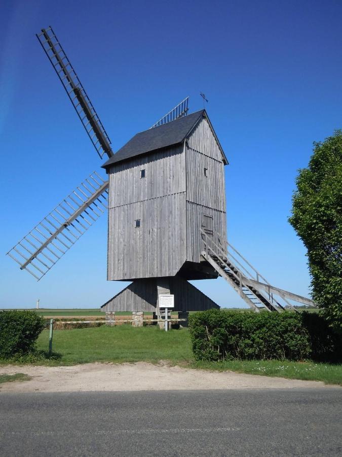 Mobilhome Sous Chalet En Bois A La Ferme Josnes Exterior photo