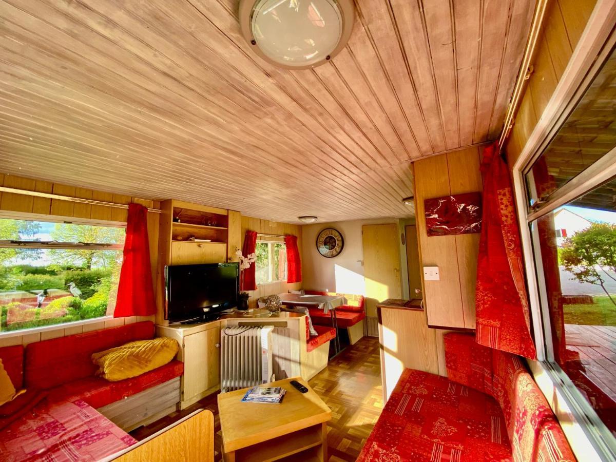 Mobilhome Sous Chalet En Bois A La Ferme Josnes Exterior photo