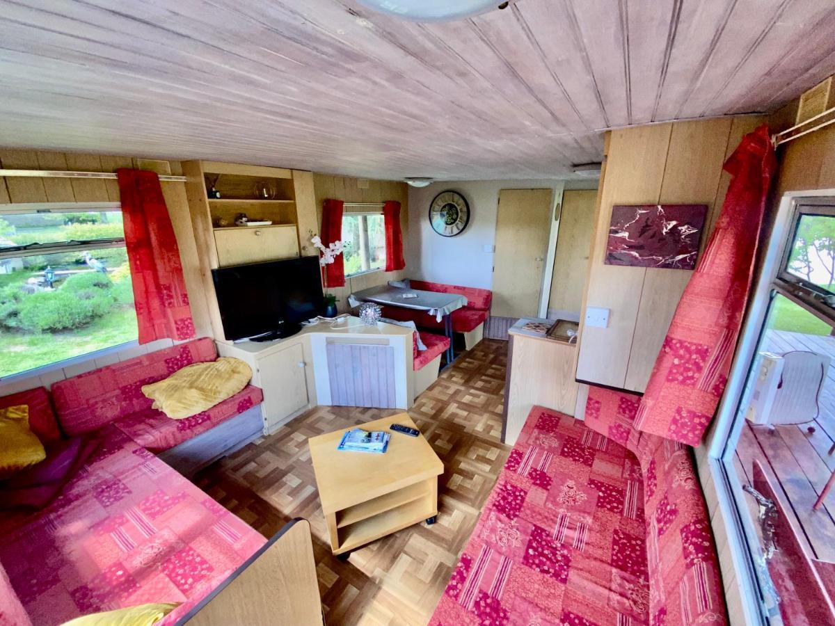 Mobilhome Sous Chalet En Bois A La Ferme Josnes Exterior photo