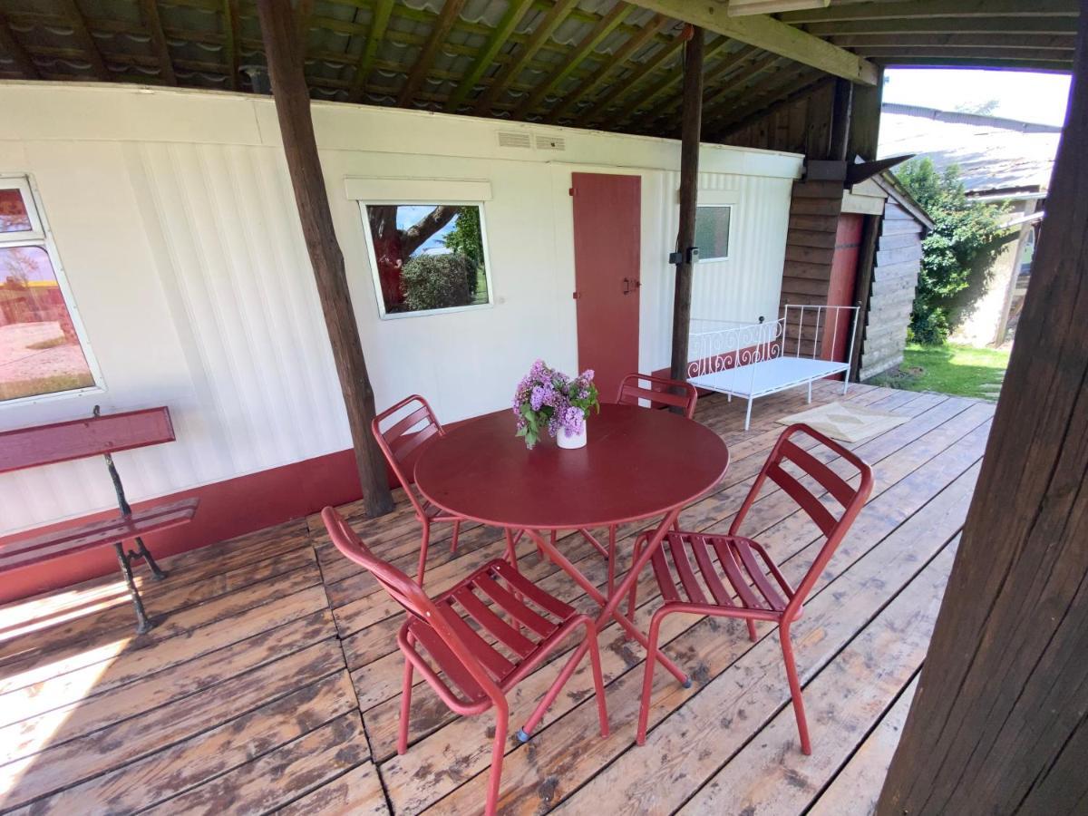 Mobilhome Sous Chalet En Bois A La Ferme Josnes Exterior photo